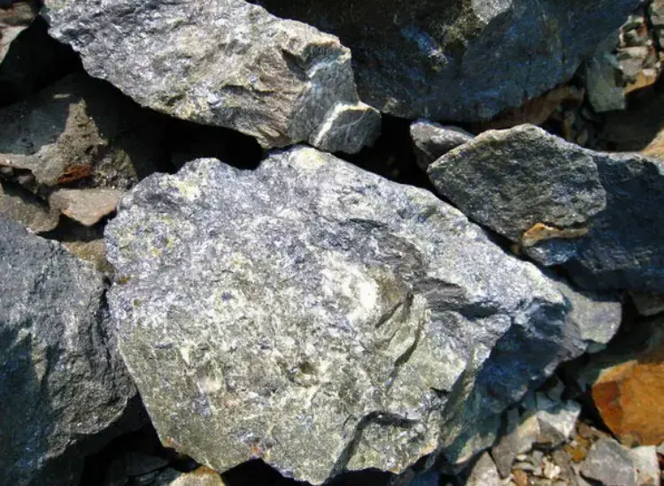 タングステン-スズ-モリブデン多金属鉱石の鉱物処理試験