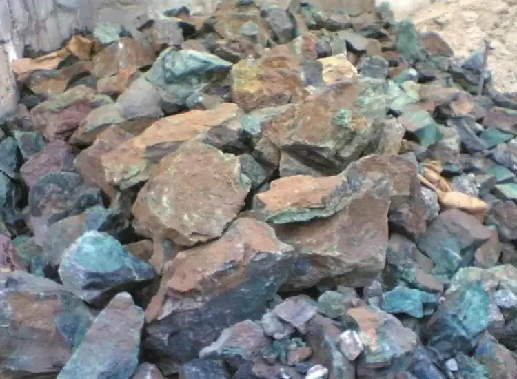 耐火性酸化銅鉱の鉱物処理試験