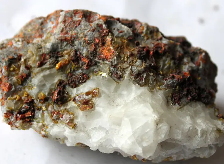 多金属関連鉱石の統合鉱物処理冶金試験